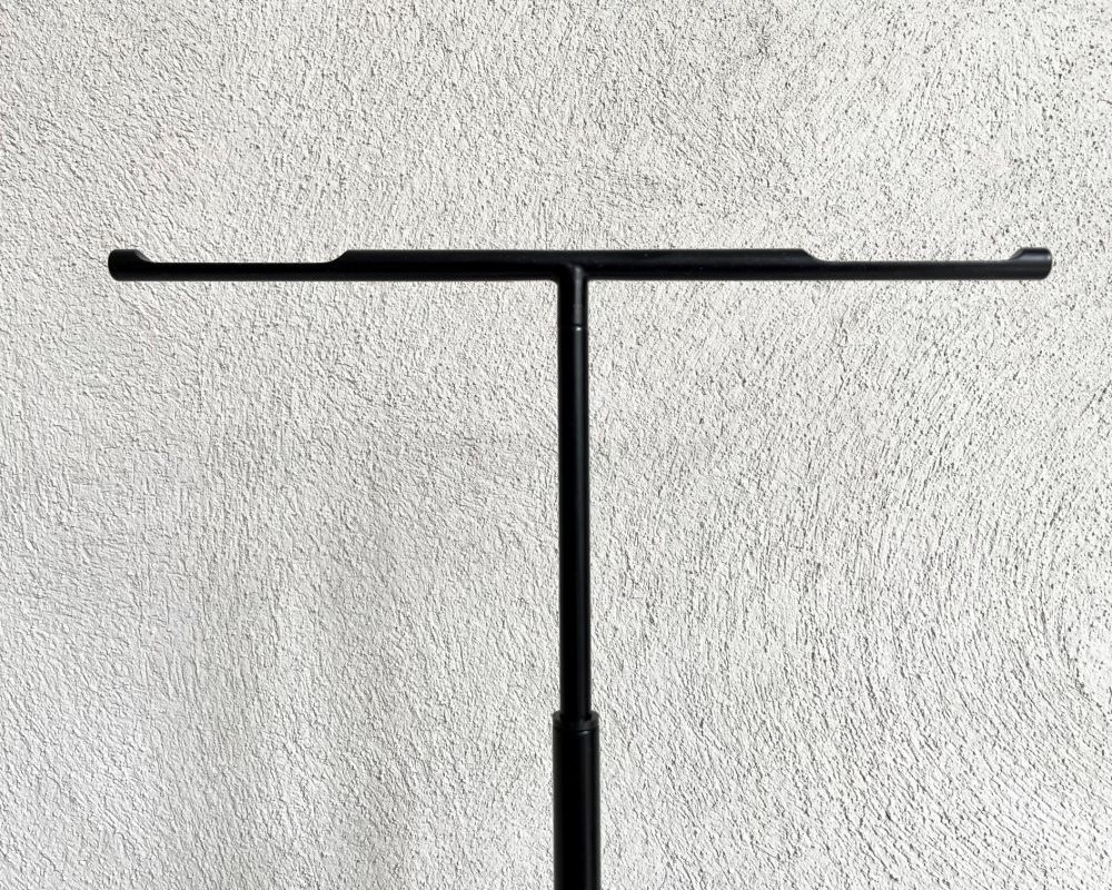 détail crochet double présentoir sac