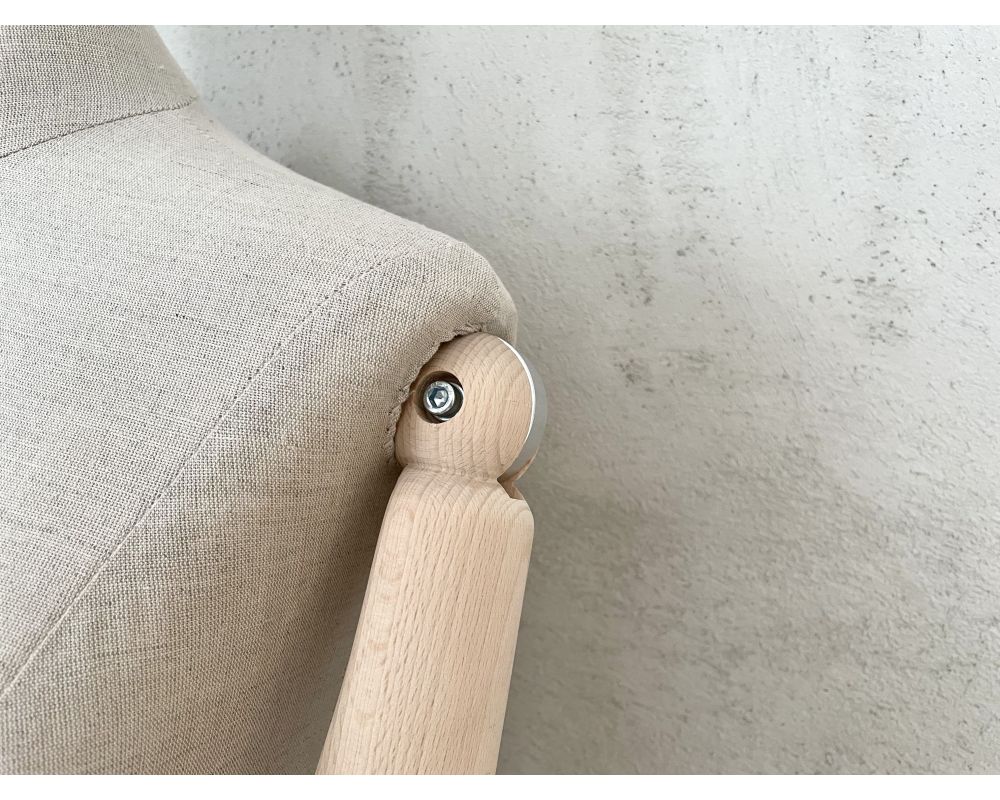 une épaule de mannequin qui peut etre enleve